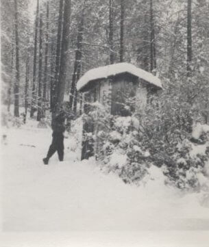 1939-Outhouse-in-Snow